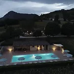 Le Querce ファームステイ Serra San Quirico